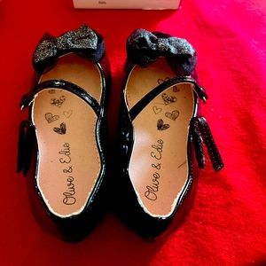 Girls black patent leather girls dress shoe with bow size 8